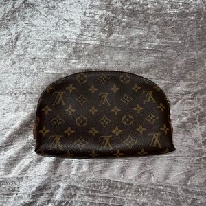 LV make up bag excellent condition